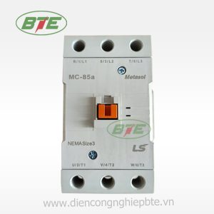 Frame size: MC-100AF Dòng định mức tại 380/440V: 85A, Công suất tương ứng: 45kW Dải điện áp hoạt động định mức Ue: 690V. Điện áp cách điện định mức Ui: 1000V Điện áp chịu xung định mức Uimp: 8kV Điện áp cuộn hút: 24VDC Tần số: 50/60Hz Số cực: 3P Tiếp điểm phụ: 1NO+1NC Số lần hoạt động tối đa trong vòng 1 giờ: 1200 lần đóng cắt Độ bền cơ khí: 12 triệu lần tác động, độ bền điện: 2 triệu lần đóng cắt Kích thước (WxHxD): 70x140x172.3. Trọng lượng: 2.6kg Tiêu chuẩn: IEC 60947